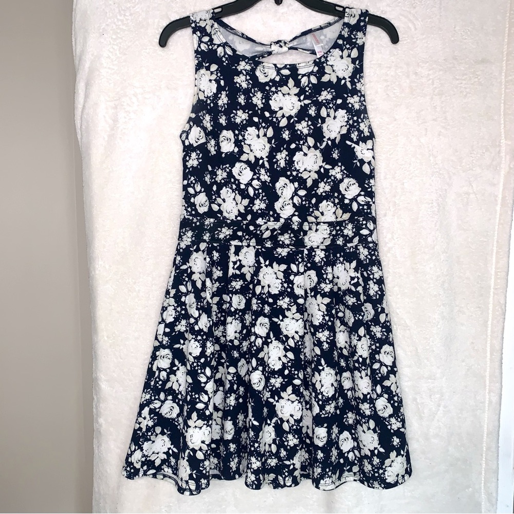 Women’s Sleeveless Open Back Dress